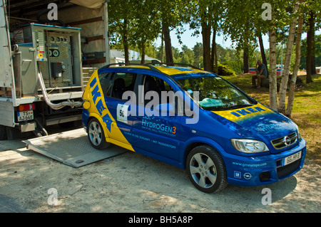 Betankung Wasserstoff mit Opel Wasserstoff 3 Brennstoffzellen-Auto, Michelin ChallengeBibendum 2006, Paris, Frankreich Stockfoto