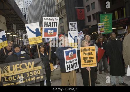 Rally an der Wall Street sagen die US-Regierung zur Rettung von Menschen auf verschiedene Weise nicht die Banken. Stockfoto