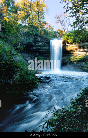 Minnehaha Falls Kaskaden den Weg zu den Mississippi River in Minneapolis, Minnesota. Stockfoto