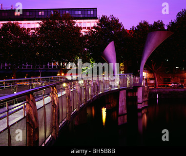 Pero Brücke, die Klappbrücke über St. Augustine Reach in Bristol Hafen von Eilis O'Connell entworfen. Bristol, England. Stockfoto