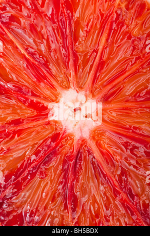 Extreme Nahaufnahme einer Blutorange. Stockfoto