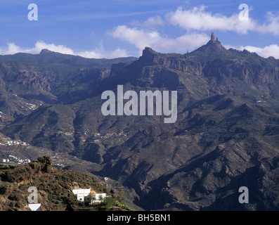 Artenara Gran Canaria Kanarische Inseln Spanien Europa. Blick zum Roque Nublo oder Cloud Rock, der zweite höchste Berg 1813 m (5948ft) Stockfoto