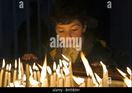 Das Feiern von Weihnachten am 6. Januar (Dreikönigstag) in Kumkapi Meryemana (Surp Asdvadzadzin) armenische Kirche Istanbul Türkei Stockfoto