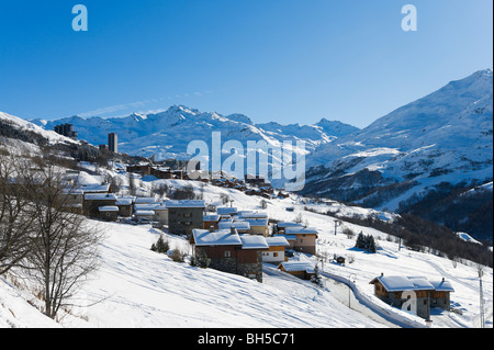 Blick über das Resort von Trois Vallées, Les Menuires, Tarentaise, Savoie, Frankreich Stockfoto