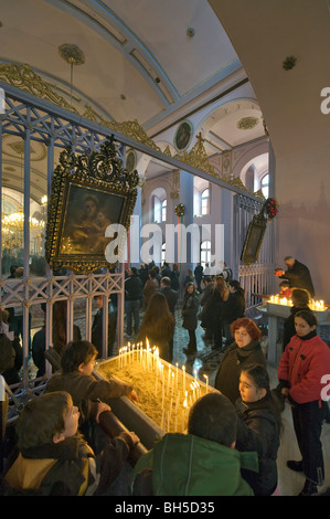 Das Feiern von Weihnachten am 6. Januar (Dreikönigstag) in Kumkapi Meryemana (Surp Asdvadzadzin) armenische Kirche Istanbul Türkei Stockfoto