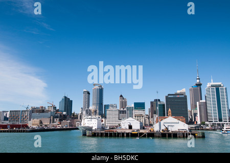 Blick von Queens Wharf und Auckland City, Fähre entnommen Stockfoto