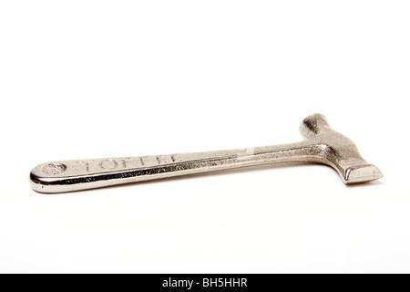 Glänzend Silber farbiger Toffee Hammer auf weißen Hintergrund isoliert. Stockfoto