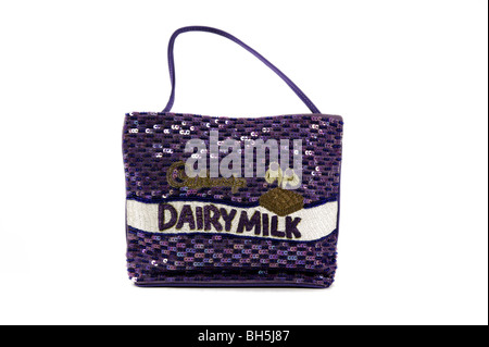 Anya Hindmarch Handtasche mit Cadburys Milchdesign Stockfoto