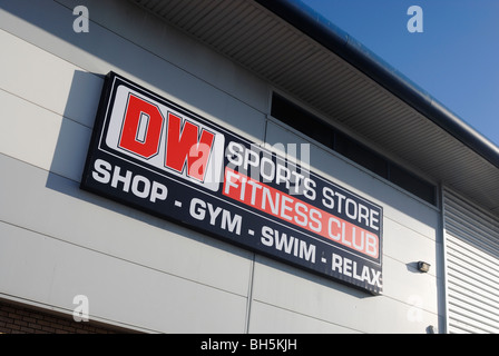 DW-Sport-Fitness-Studio in Widnes, Cheshire, ehemals JJB Sports. Finden Sie unter Alamay-Ref: BGR8EP Stockfoto