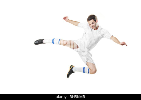 Fußball-Spieler springen isolierten auf weißen Hintergrund Stockfoto