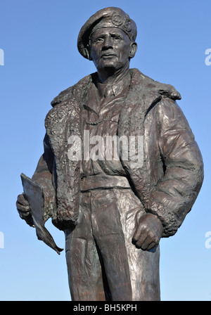 Statue von Field Marshall Viscount Montgomery von Alamein, Southsea, Portsmouth, Hampshire, England, Vereinigtes Königreich. Stockfoto