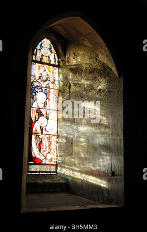 Licht durch Glasfenster, Holy Trinity Church, Norton Lindsey, Warwickshire, England, UK Stockfoto