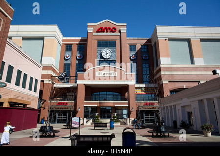 Newport Mall mit Theater, Restaurants und Einkaufsmöglichkeiten in der Nähe des Aquariums, Kentucky, USA Stockfoto