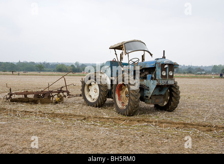 1963 Marbro Traktor & ABC Pflug Stockfoto