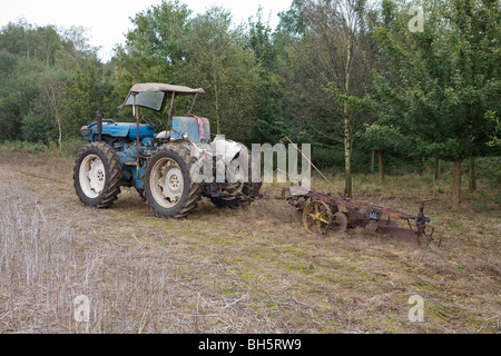 1963 Marbro Traktor & ABC Pflug Stockfoto