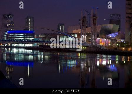 Salford Quays in der Dämmerung im Winter, Greater Manchester UK Stockfoto