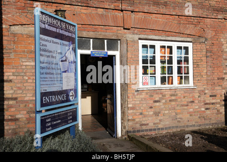 Eingang zu den historischen Zimmern und Straße Höhlen Teil des Museum of Nottingham Lebens im Sudhaus yard Nottingham uk Stockfoto