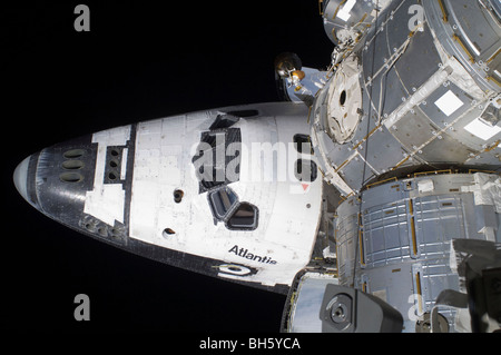 Ein High-Angle-Blick auf die Crew-Kabine der Raumfähre Atlantis. Stockfoto