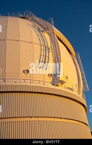 Das 4m William Herschel Teleskop auf La Palma am Observatorium del Roque de Los Muchachos bei Sonnenuntergang Stockfoto