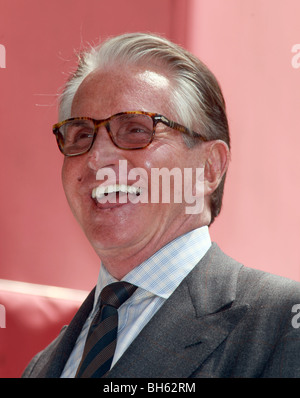 GEORGE HAMILTON GEORGE HAMILTON von der WALK OF FAME HOLLYWOOD LOS ANGELES CA USA 12. August 2009 geehrt Stockfoto