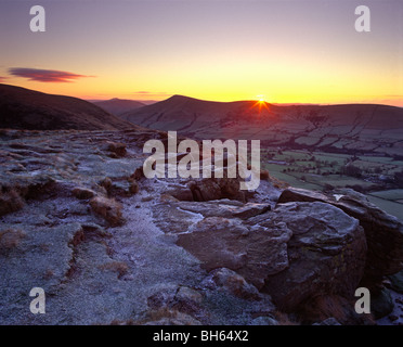 Sonnenaufgang in Edale aus der Nab auf Kinder Scout, Peak District National Park, Derbyshire Stockfoto