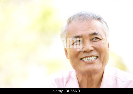 Portrait Of Senior Man im Park