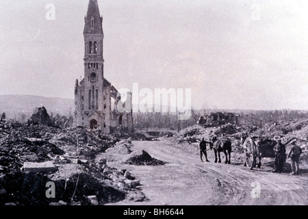 DORF VON AUNAY-SUR-ODON, VON ALLIIERTEN BOMBEN ZERSTÖRT HISTORISCHES DOKUMENT VON DER NORMANDIE, NORMANDIE FRANKREICH Stockfoto