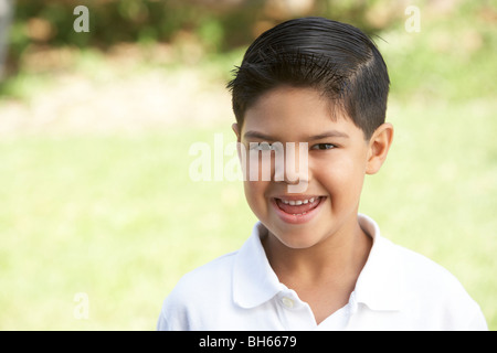 Porträt des jungen im Park Stockfoto