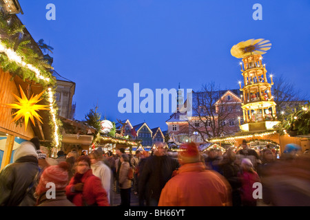 WEIHNACHTSMARKT, WEIHNACHTSPYRAMIDE, ESSLINGEN, BADEN WÜRTTEMBERG, DEUTSCHLAND Stockfoto