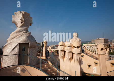 Casa Mila auf dem Dach des Architekten Antoni Gaudi, Barcelona, Katalonien, Spanien Stockfoto