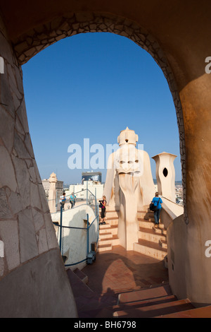 Casa Mila auf dem Dach des Architekten Antoni Gaudi, Barcelona, Katalonien, Spanien Stockfoto