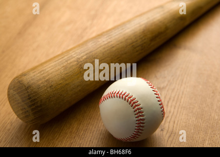Baseball-Schläger und Ball Stockfoto
