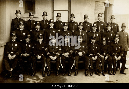 Sechsundzwanzig Polizisten Gruppe Portrait Stockfoto