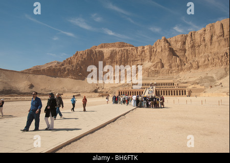 Hatsepsut Tempel in der Nähe von Luxor, Ägypten, Afrika Stockfoto