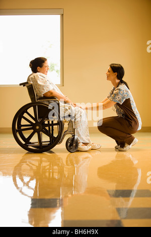 Rollstuhl-Patienten im Krankenhaus Stockfoto
