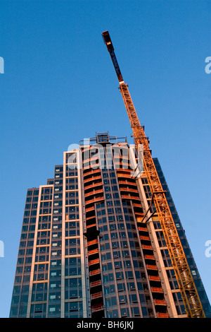 Neubau im Zentrum von Bellevue Washington State bei Sonnenuntergang Gebäude in Perspektive Wirtschaftsentwicklung moderner Stockfoto