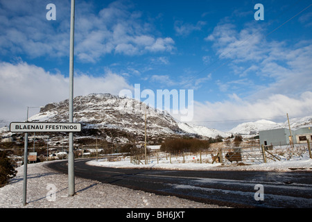 Straße in zu den Schieferabbau Blaenau Ffestiniog, Nordwales. Stockfoto