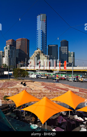 Melbourne Cityscape / Blick auf die Hochhäuser von Southbank in Melbourne Victoria Australien Federation Square. Stockfoto
