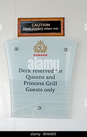 Reserviertes Deck für Princess und Queens Grill, die Kunden auf Cunard Kreuzfahrt Schiffe, in diesem Fall Queen Mary 2 Stockfoto