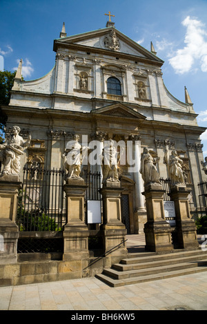 Die Kirche St. Peter und Paul, mit 12 Statuen der Apostel bewachen. Krakau, Polen. Stockfoto