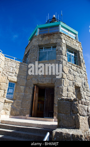 Aussichtsturm auf dem Gipfel des Mount Diablo State Park, Mt. Diablo, Contra Costa County, Kalifornien, USA. Stockfoto