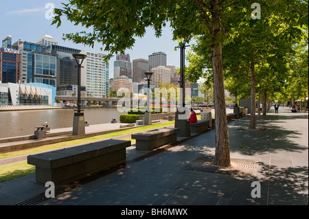 Blick entlang der Allee Southbank Prom, Melbourne, Australien Stockfoto