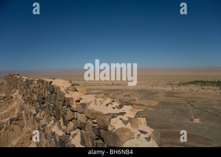 Blick vom alten Getreidespeicher oder Agadir in der Sahara Wüste in der Nähe des Dorfes Gfafatefrom eines Hügels in Zentralmarokko Stockfoto