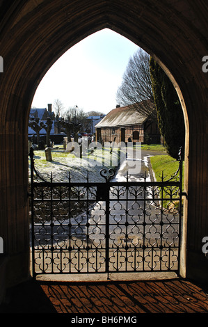 Blick von der Veranda des St. Marien-Kirche in Winter, Thame, Oxfordshire, England, UK Stockfoto