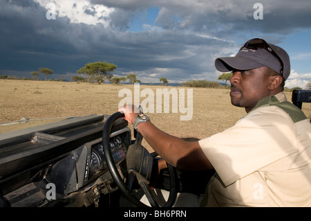 Reiseführer, Land Rover, Masai Mara National Reserve, Kenia fahren. Stockfoto