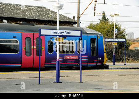 Der Fensman Zug am Finsbury Park Station London England UK Stockfoto