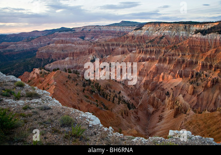 Blick auf Cedar Breaks Amphitheater vom obersten Punkt in Cedar Breaks National Monument in Utah Stockfoto