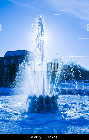 Wasser-Brunnen im winter Stockfoto