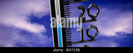 digitale Verbesserung - Wolken und celsius-Thermometer - Symbolik für Treibhauseffekt Stockfoto