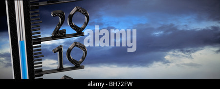 digitale Verbesserung - Wolken und celsius-Thermometer - Symbolik für Treibhauseffekt Stockfoto